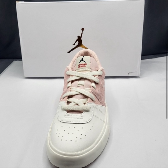 NIB Women’s Jordan Series.03 'Atmosphere’ in Atmosphere/Black/Univ Red/Sail - Picture 8 of 10